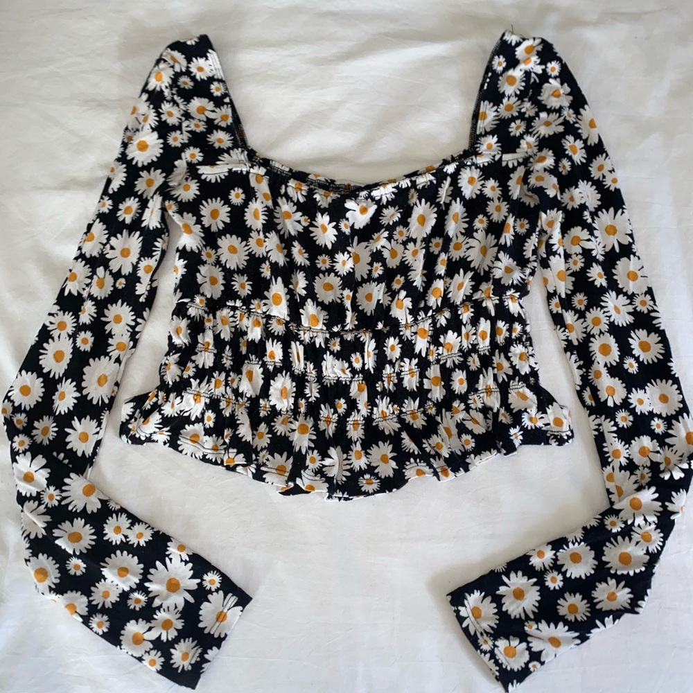 Forever 21 sunflower patterned cropped shirt
